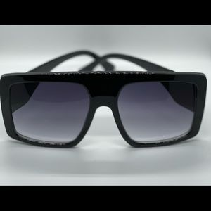 New! Women sunglasses - large squared frame